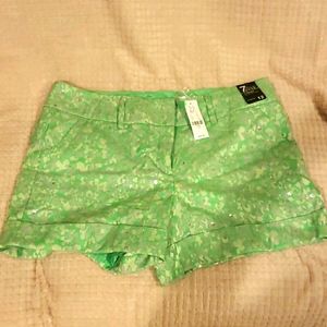 Shorts w / print design